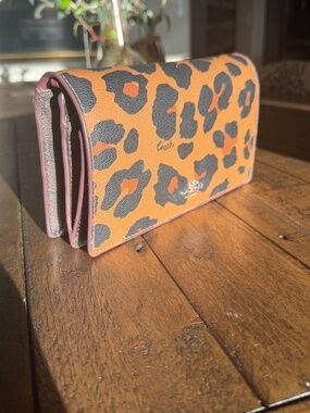 COACH Leopard Print Wallet Crossbody Bag | Adjustable/Removable Strap | Like New
